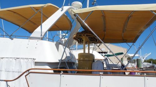 Boat next to us has its own Tiki Bar.  Nice touch.