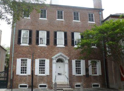 Bric"double house" -- two rooms wide.