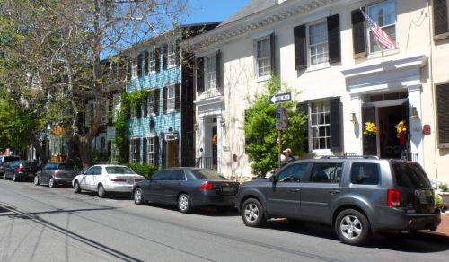 When you get past the tee-shirt shops and pizza joints, Annapolis is a very pretty place.