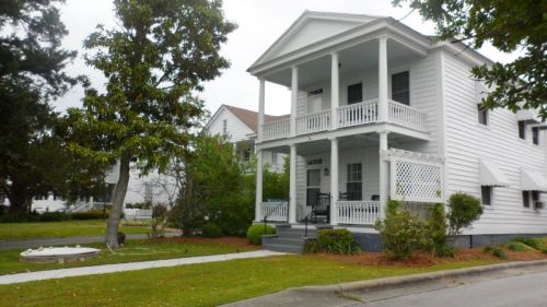Lots of square two-deckers in Beaufort, NC.